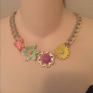 Lia Sophia 🌺🌸 metal enamel flower necklace 🌺🌸